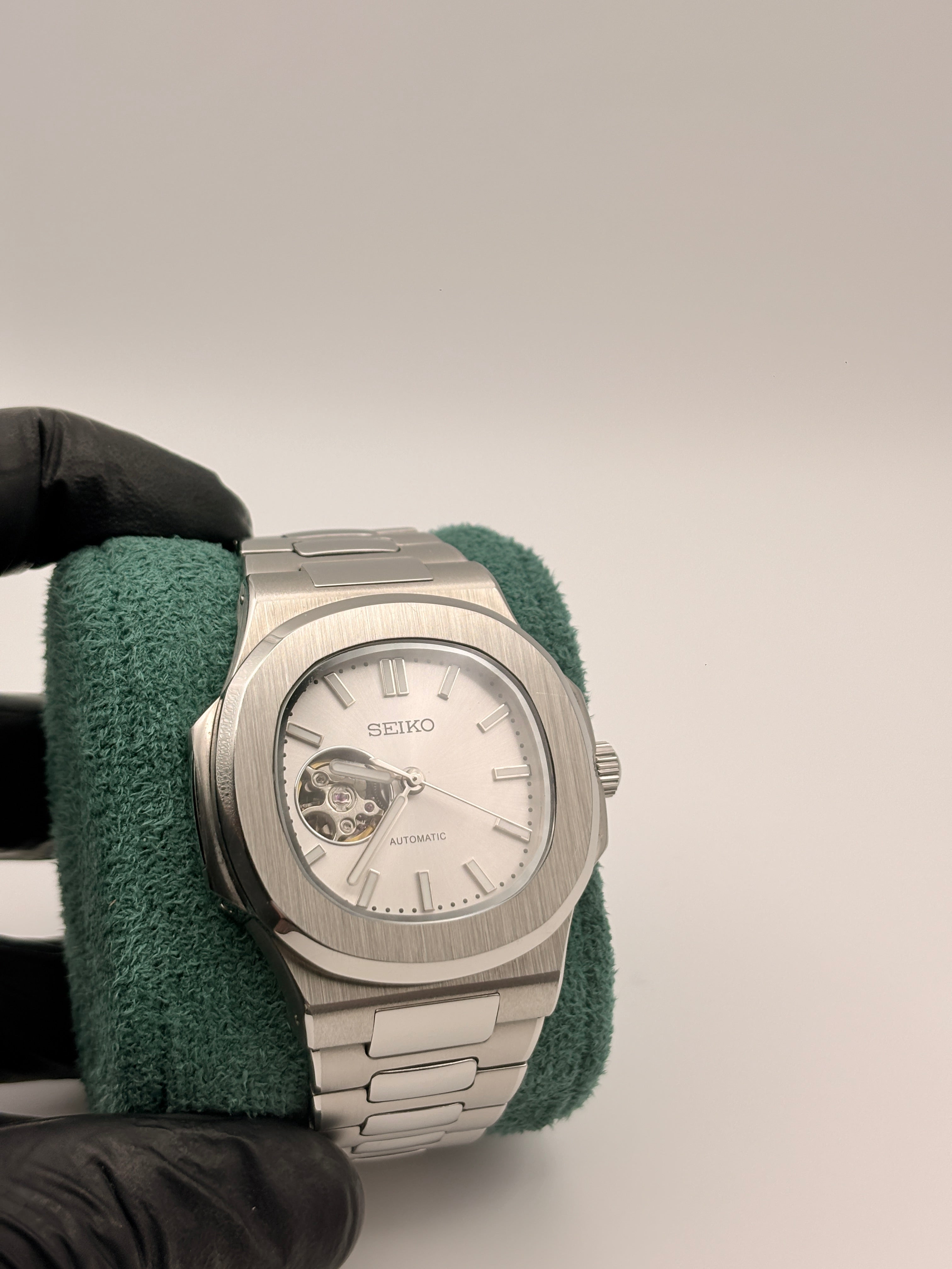 Nautilus Mod White Open Heart