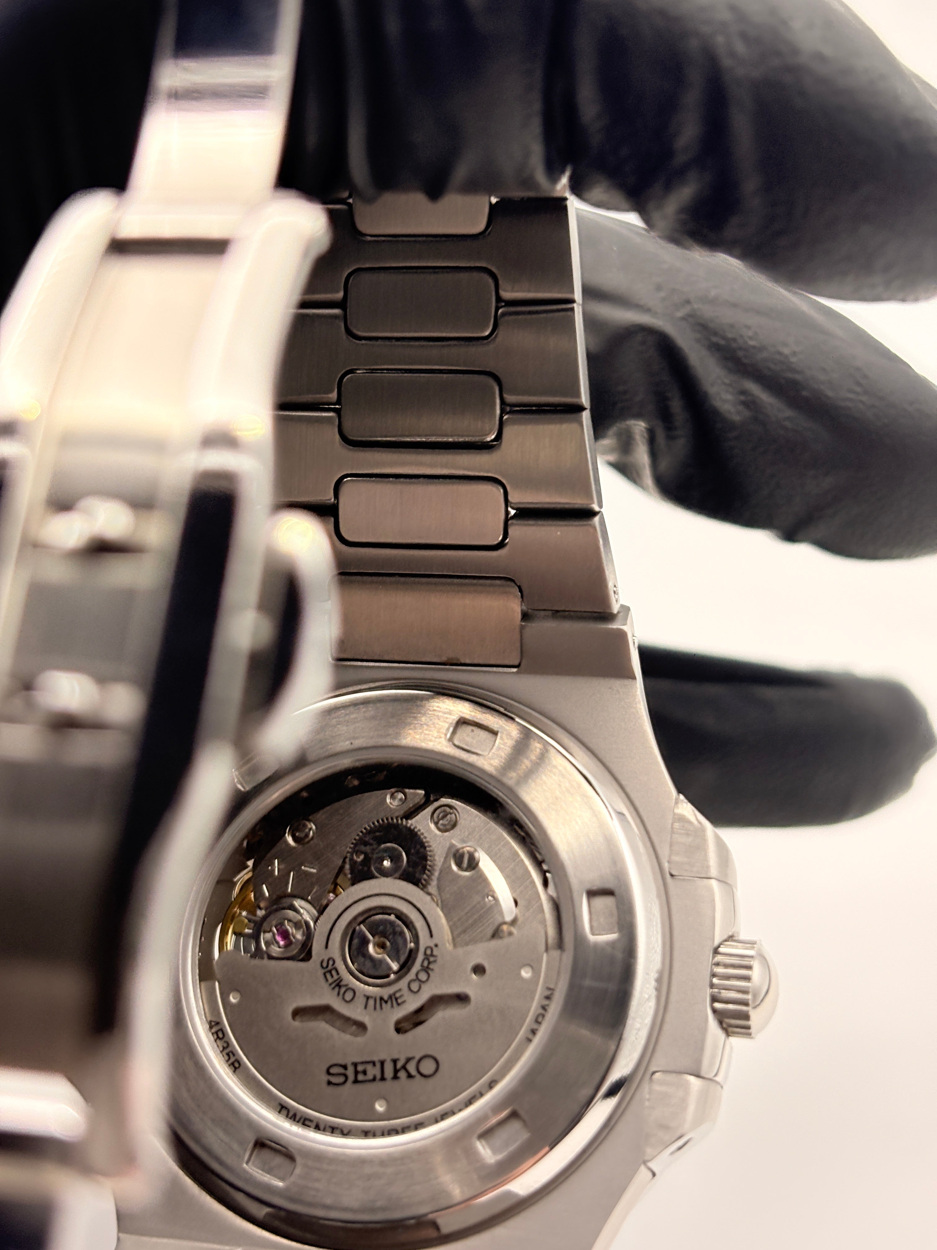 Nautilus Mod White Open Heart