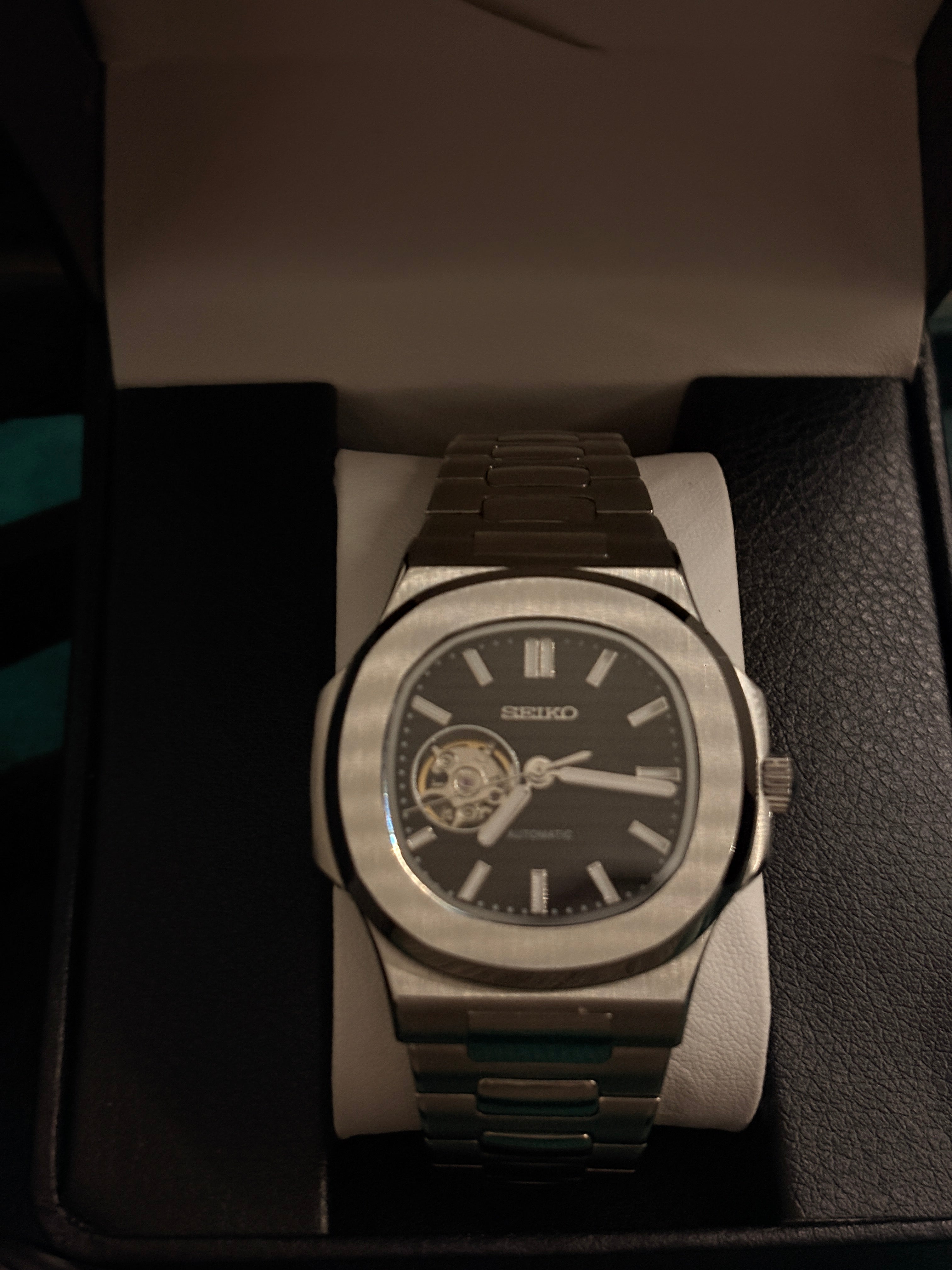 Nautilus Mod Black Open Heart