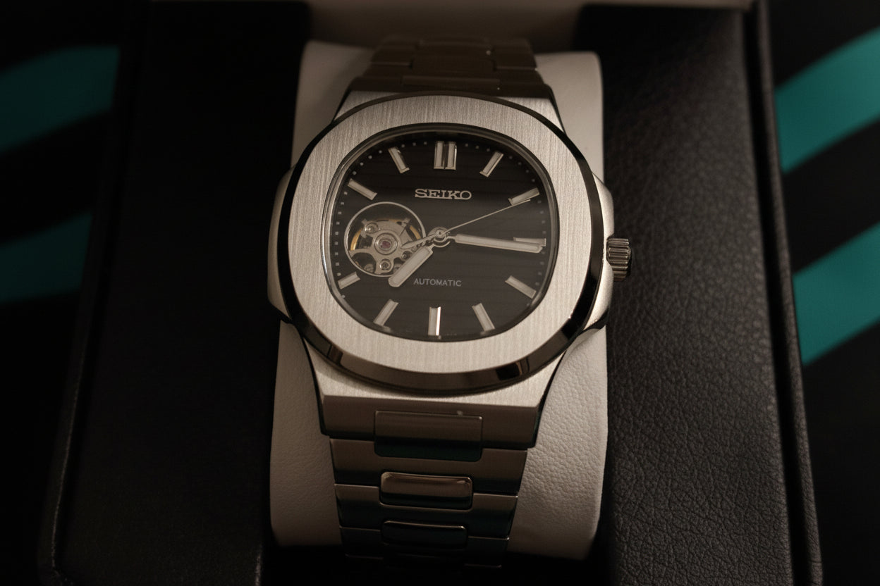 Nautilus Mod Black Open Heart