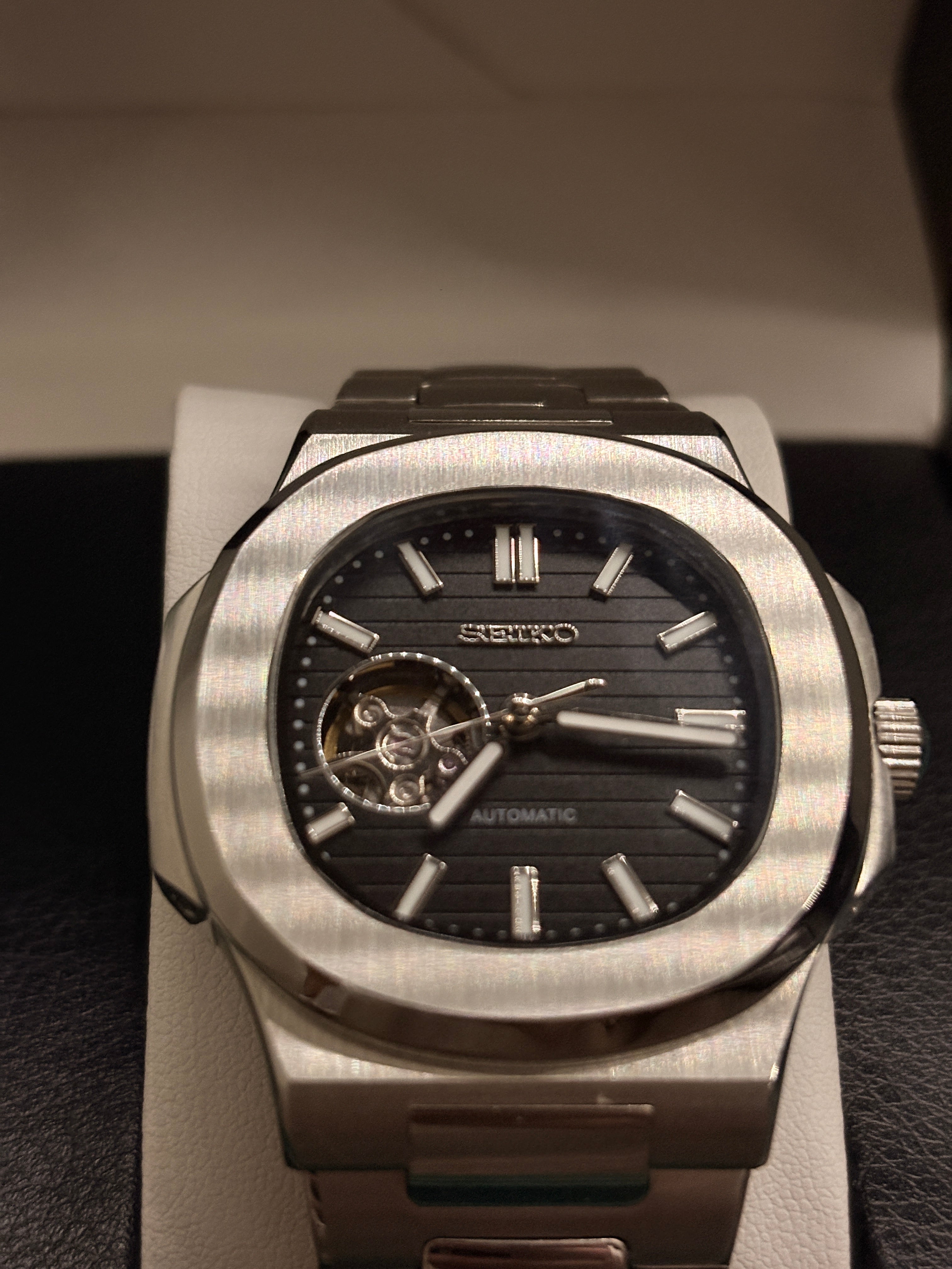 Nautilus Mod Black Open Heart